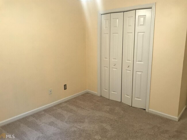 Building Photo - 2600 Holcomb Springs Dr