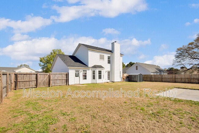 Building Photo - 304 Hawthorn Dr