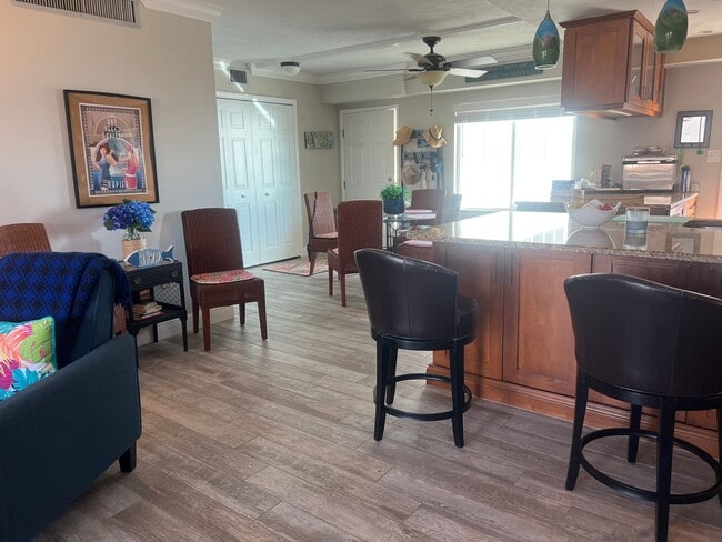 Building Photo - NEW PRICE! 2BD/2BA with Detached Carport on Venice Island!