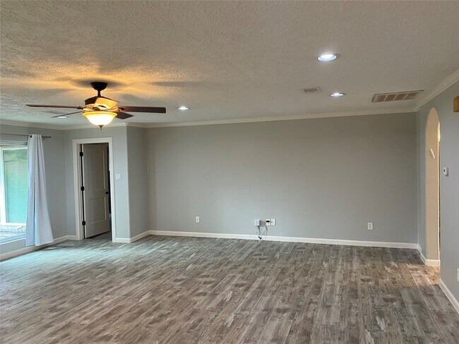 Building Photo - 9614 Greenwillow Dr