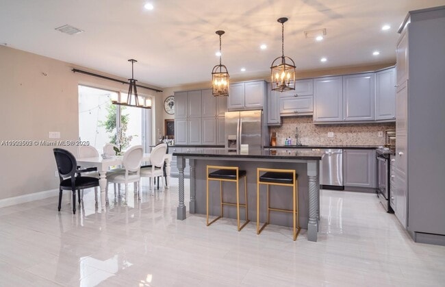 Building Photo - 1140 Chestnut Ln