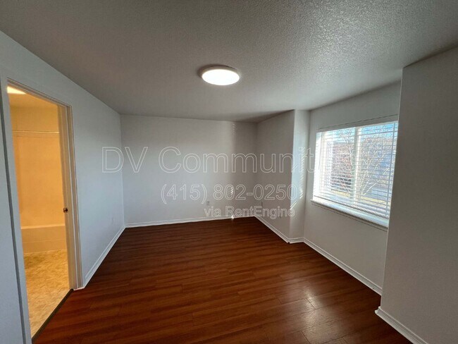 Building Photo - 2521 NW Cedar Ave