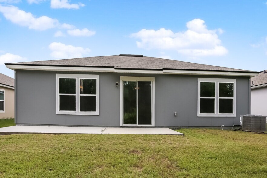 Building Photo - 1981 April Oaks Dr