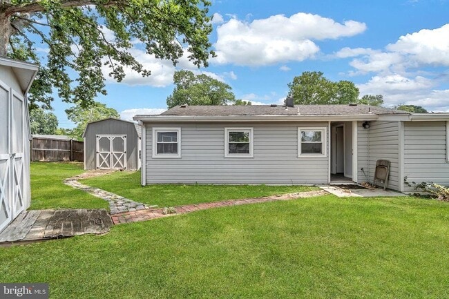 Building Photo - 1002 Londonderry Dr