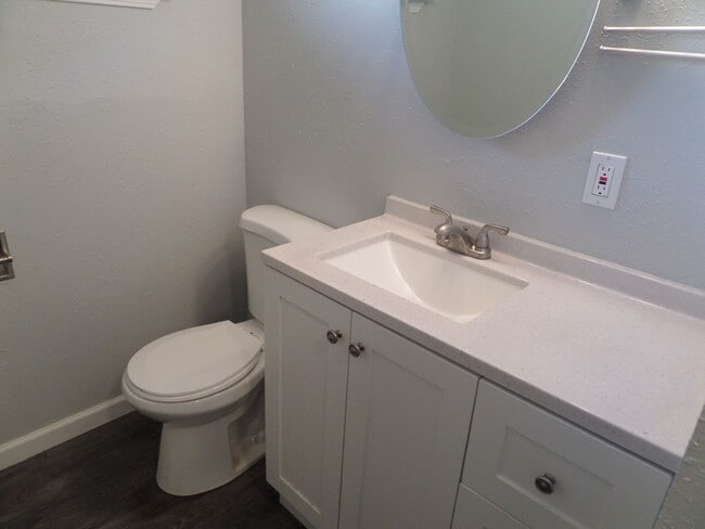 Building Photo - Super Cute & Updated 3 Bedroom House FOR R...