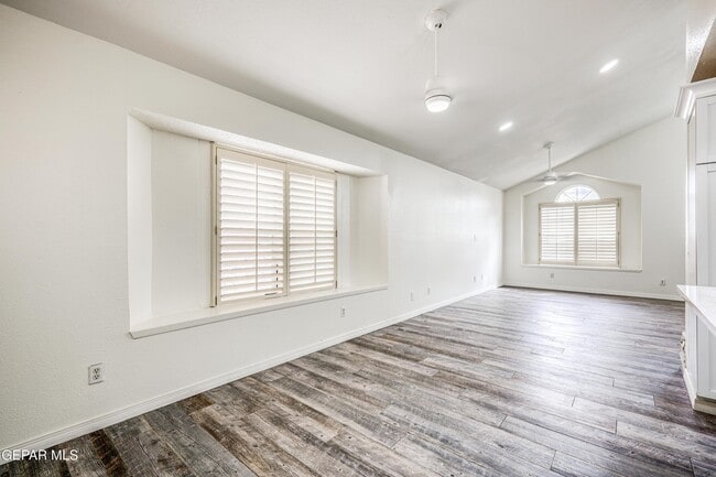 Building Photo - 5733 Saplinas Rd