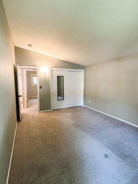 Primary Bedroom - 756 S Bristol St