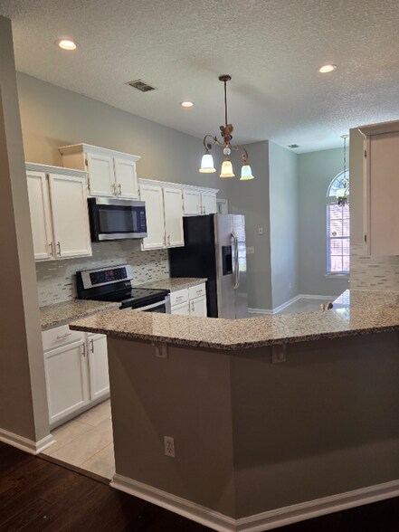 Building Photo - 3867 Chapelgate Rd