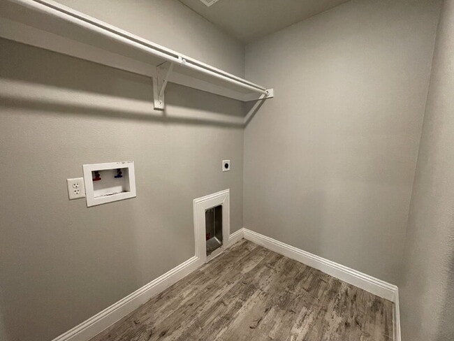 Building Photo - 281 Giddings Trl