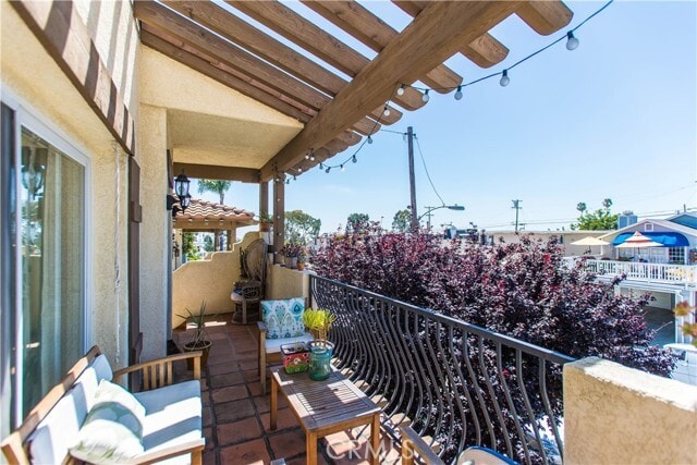 Building Photo - 229 Avenida Santa Barbara
