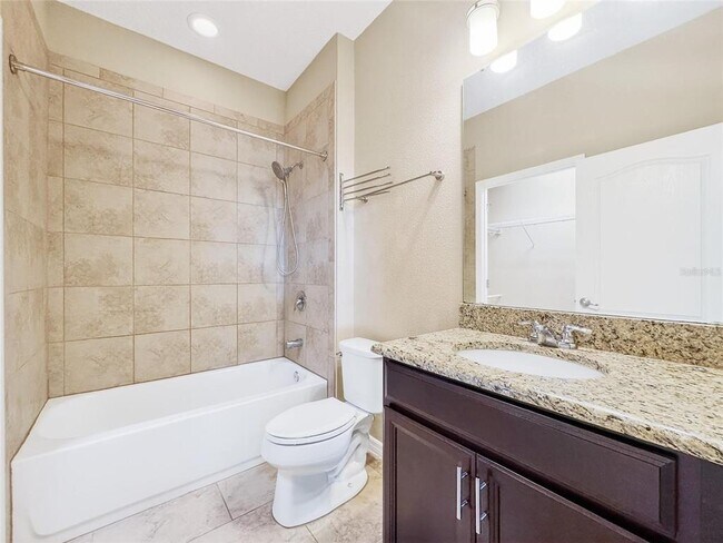 Building Photo - 5518 Thomas Square Dr