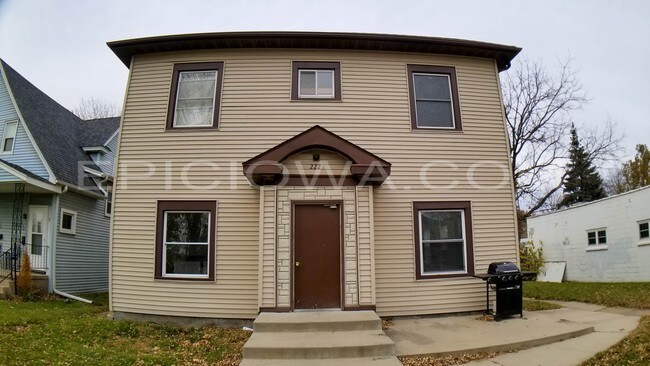 Primary Photo - 222 5th Ave SW