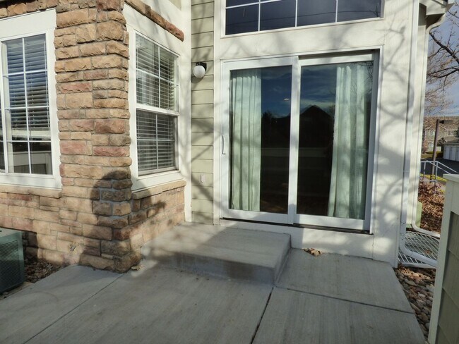 Building Photo - 805 Summer Hawk Dr