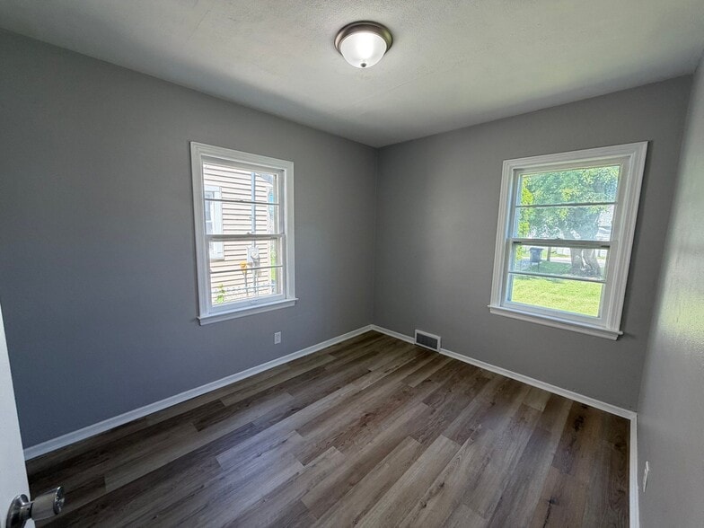 Building Photo - 2758 Bellevue Ave