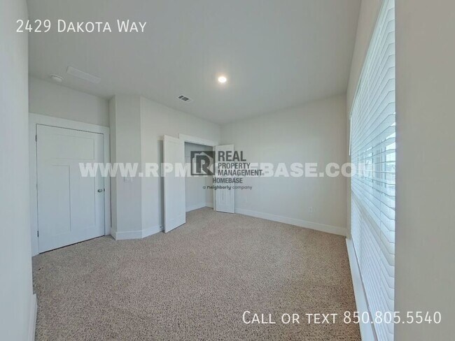 Building Photo - 2429 Dakota Wy