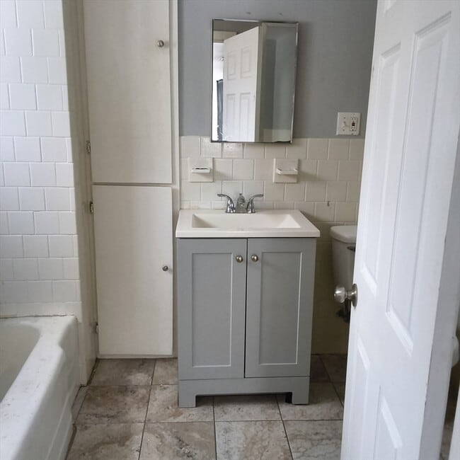 Building Photo - 1792 Pleasant St