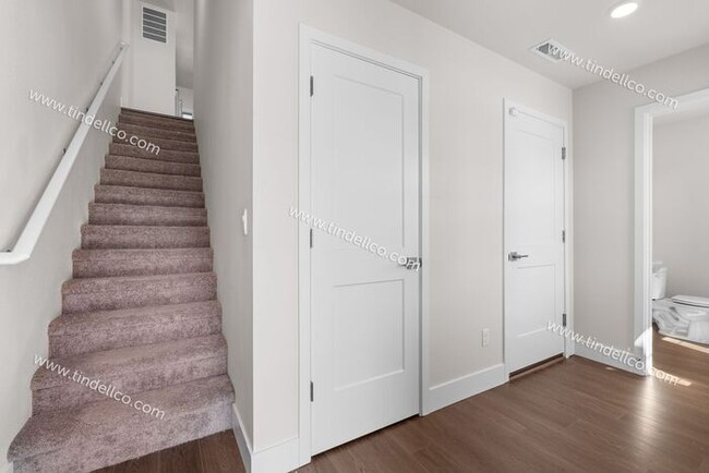 Building Photo - 3 Bedroom 2.5 Bathroom Stunner with Covere...