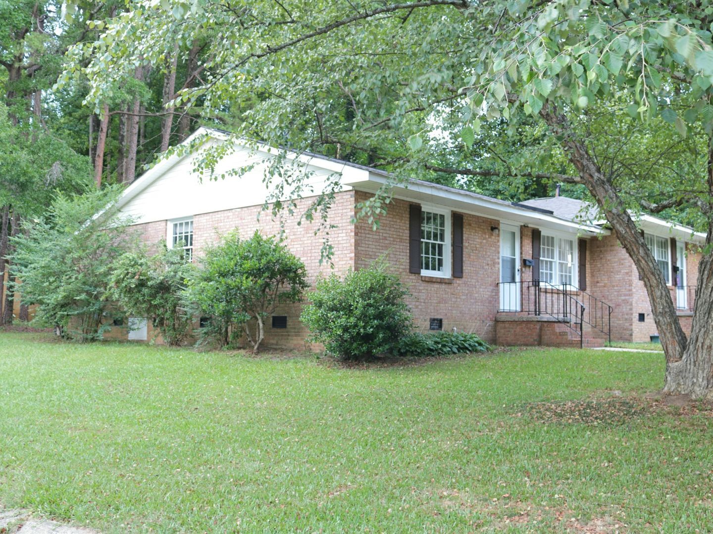 Building Photo - 4626 Highlake Dr