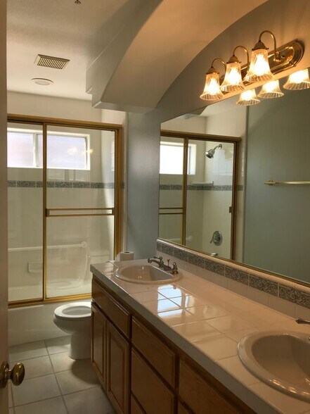 Building Photo - 1805 Harriman Ln