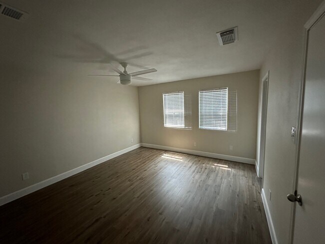 Building Photo - 8448 Ariel St
