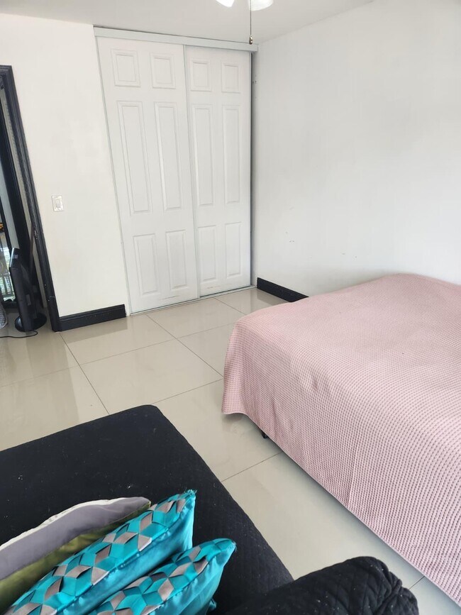 Building Photo - 12760 Spinnaker Ln