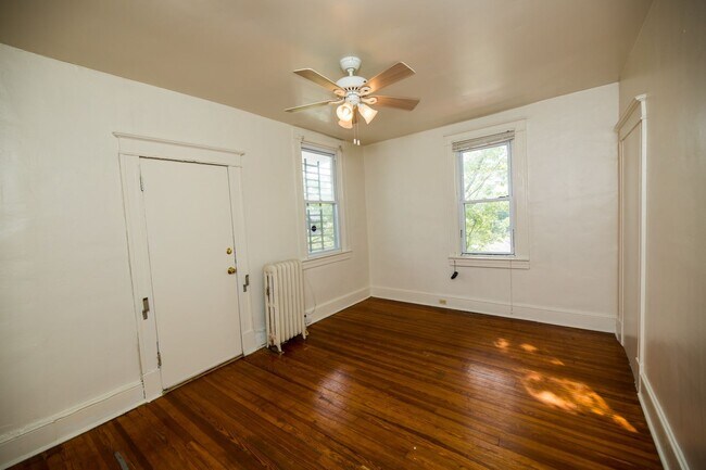 Building Photo - 2026/2027 JHU Off-Campus 5bd/3ba Charles Village w/ W/D & parking!.. Available 6/9/26