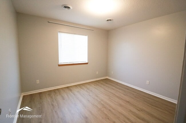 Building Photo - 3 Bedroom Ranch-Style Home in Quiet Neighb...