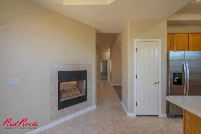 Building Photo - Comfortable 3-bedroom Home. Small Dog Frie...
