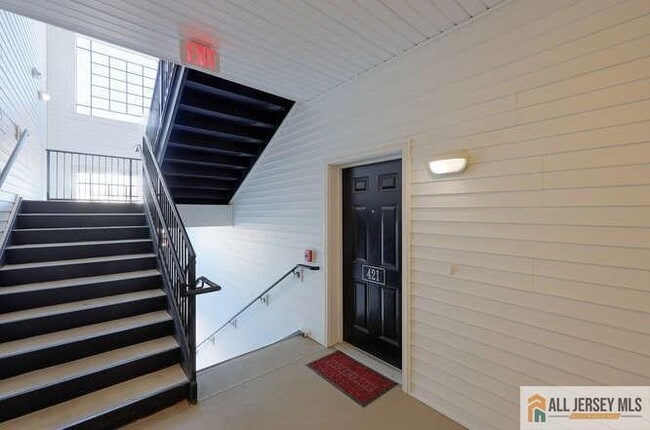 Building Photo - 421 Tavern Rd