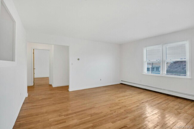Building Photo - 105 Woodside Ave