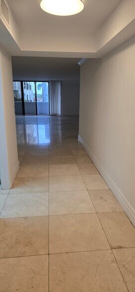 Building Photo - 10660 Wilshire Blvd