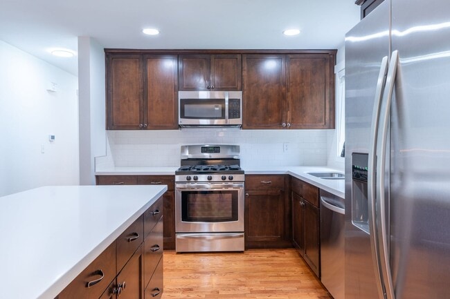 Building Photo - 4bed/3bath home in Finn Hill