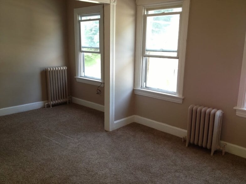 Building Photo - 28 Brainard St