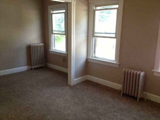 Building Photo - 28 Brainard St