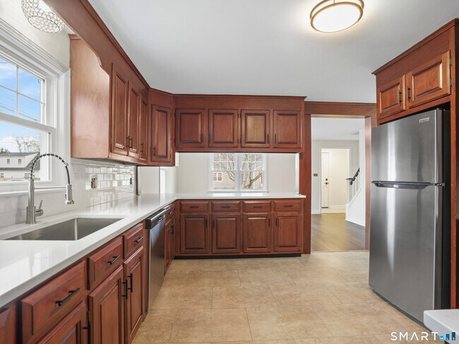 Building Photo - 8 Raleigh Rd