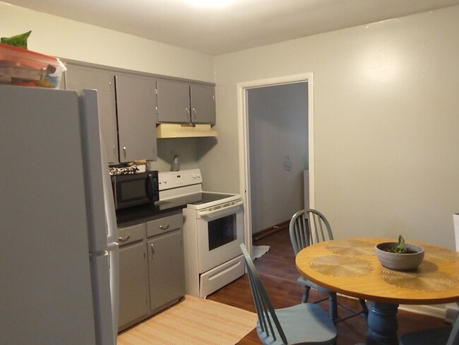 Building Photo - 407 N College St