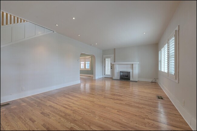 Building Photo - 1420 Hawthorne St