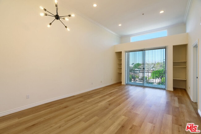 Building Photo - 3328 Oakhurst Ave