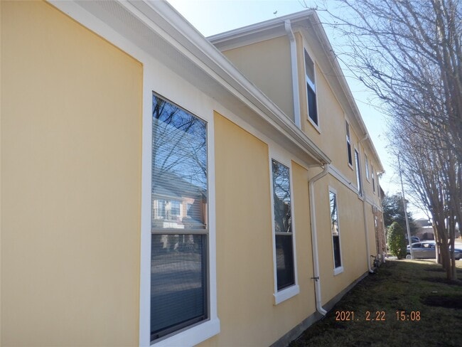 Building Photo - 1903 Spring Cedar Ln