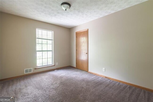 Building Photo - 310 Summerwood Dr