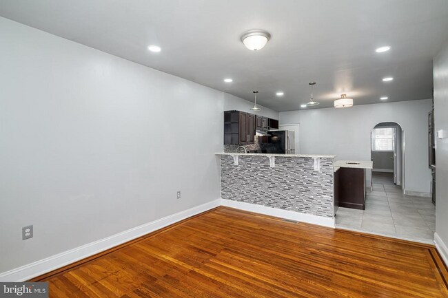 Building Photo - 1610 S 24th St