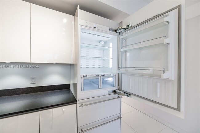 Building Photo - 1010 Brickell Ave