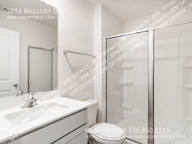 Building Photo - 3016 Mallory Dr