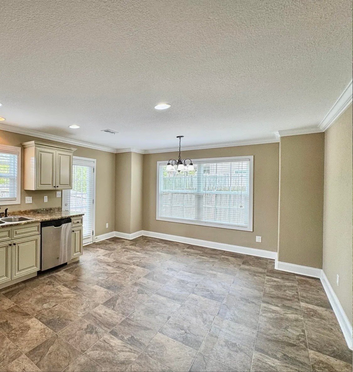 Building Photo - 1203 Elsborn Ridge Rd