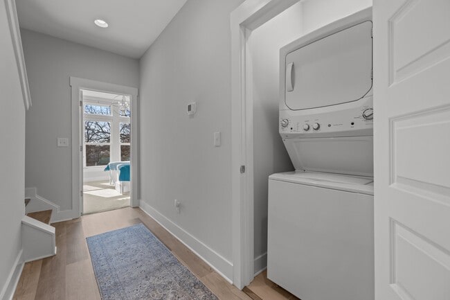 Building Photo - 644 W End Dr