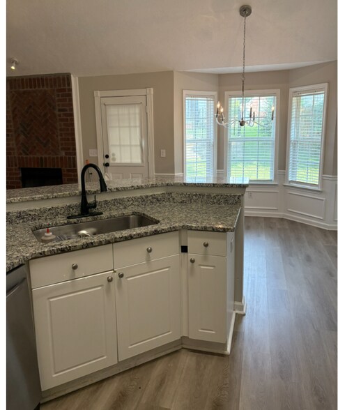 Building Photo - 6428 Paddington Way