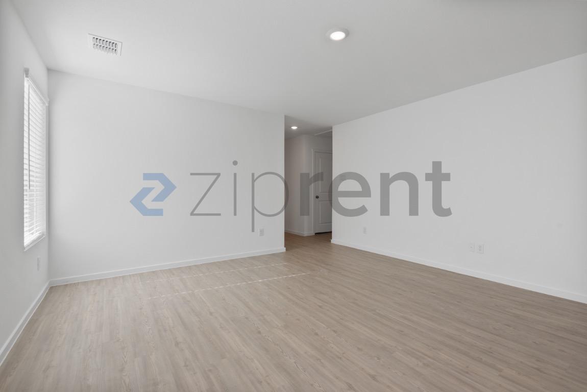 Building Photo - Unit