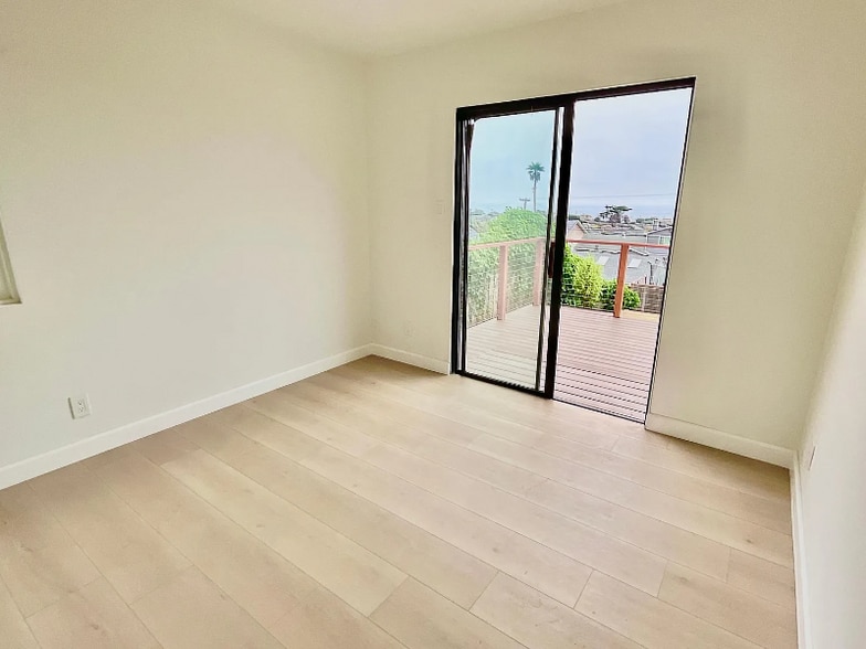 Building Photo - 544 Vista Mar Ave