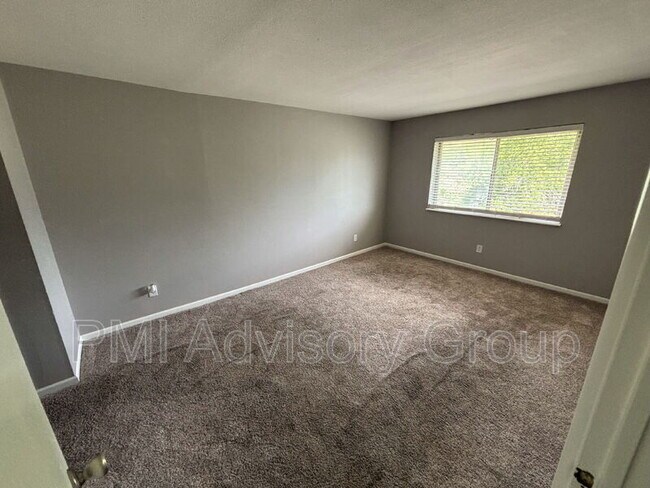 Building Photo - 3101 SW Macvicar Ave