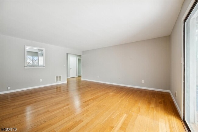 Building Photo - 911 Merritt Dr